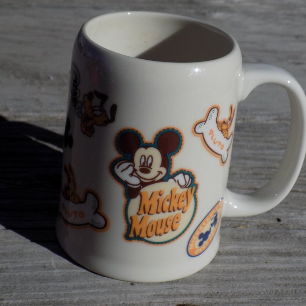 TOKO DISNEYLAND MICKEY MOUSE PLUTO MUG
